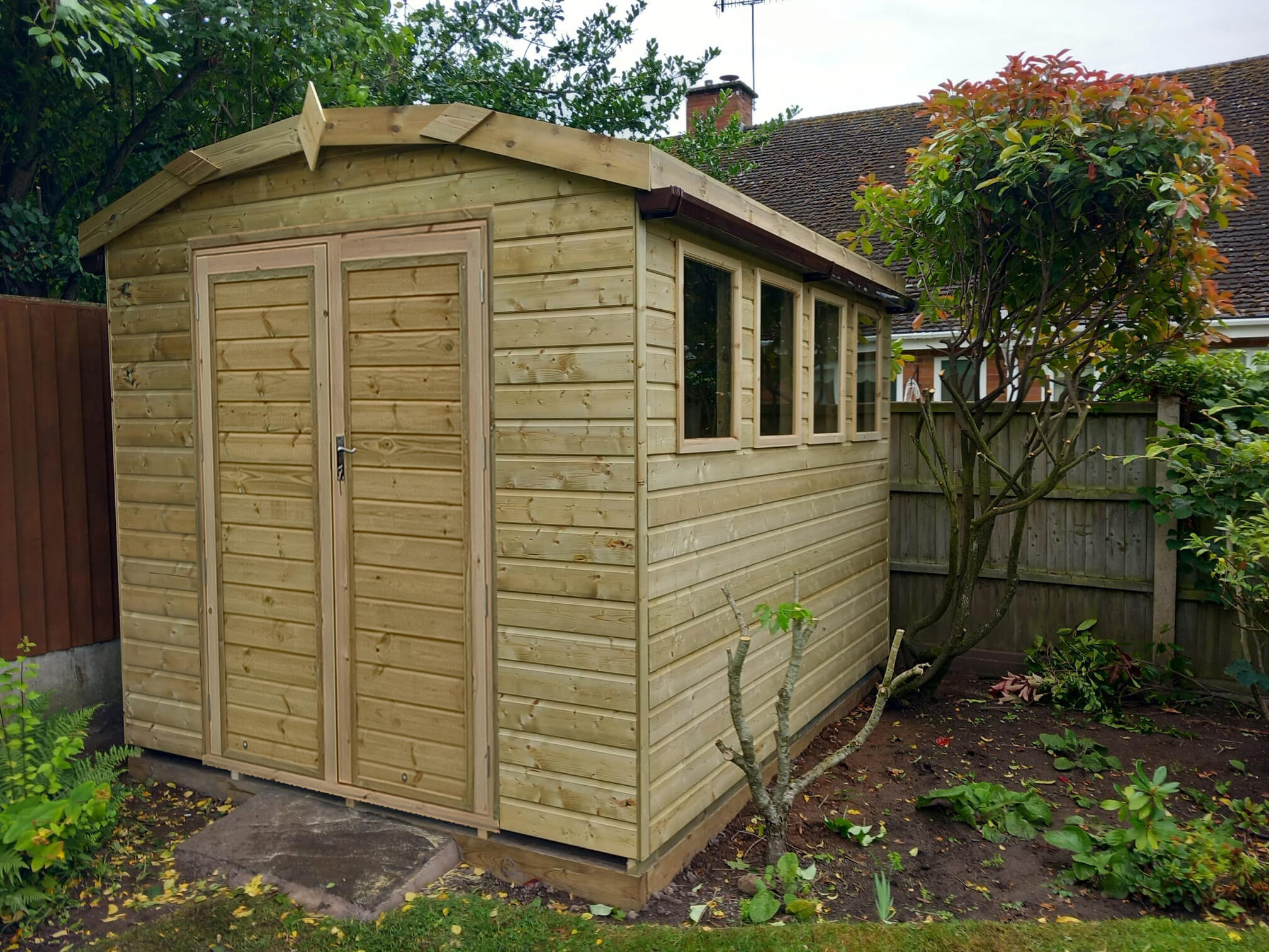 A Duncliffe Dutch Barn, freshly assembled