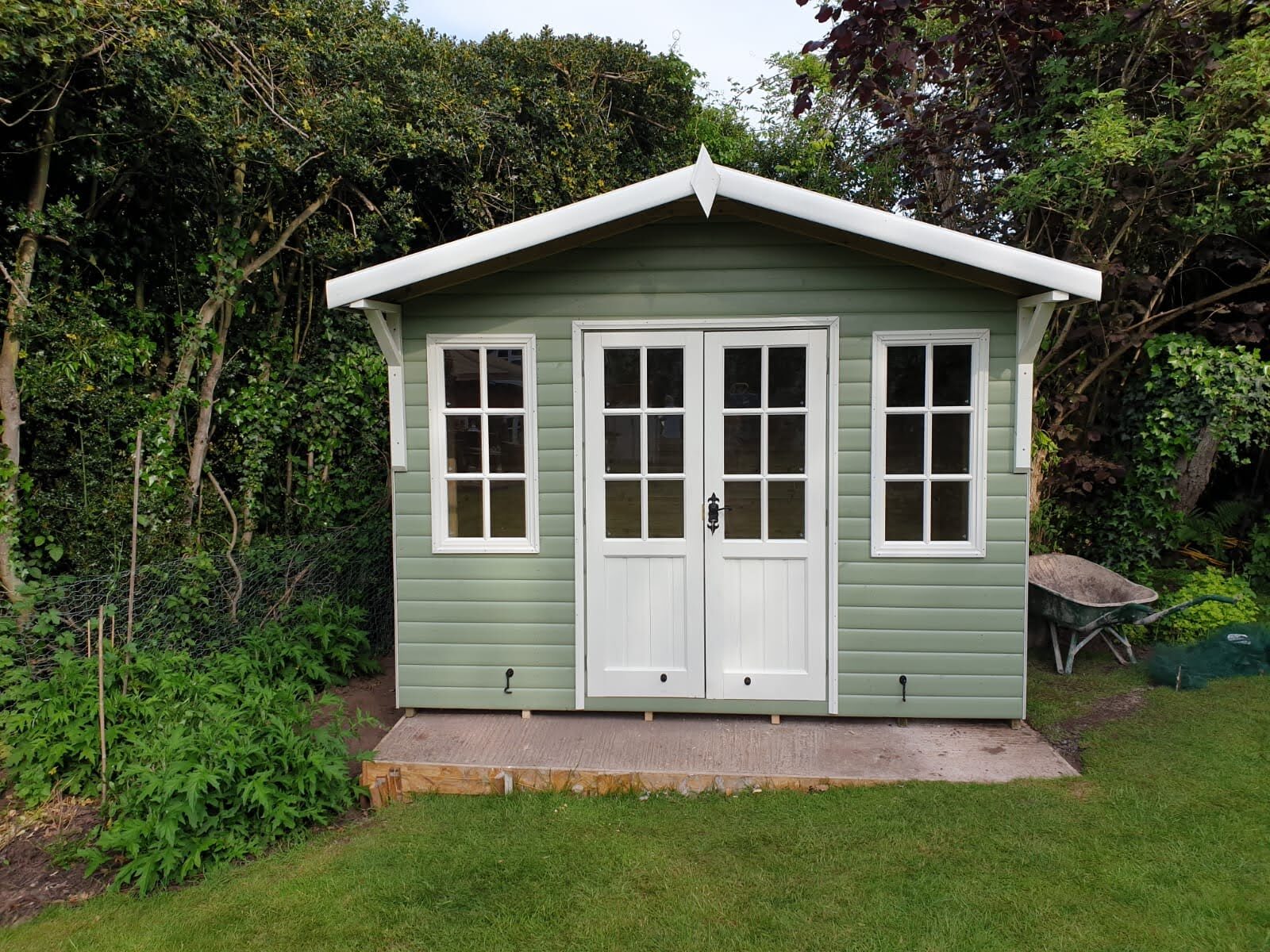 A Hockley Summerhouse in a customer's garden